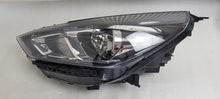 Laden Sie das Bild in den Galerie-Viewer, Frontscheinwerfer Hyundai I30 III 92101-G4510 Ein Stück (Rechts oder Links)