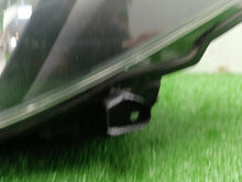 Load image into Gallery viewer, Frontscheinwerfer Toyota Yaris Links Scheinwerfer Headlight