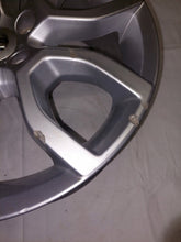 Laden Sie das Bild in den Galerie-Viewer, 1x Alufelge 17 Zoll 7.0&quot; 5x108 50ET Glanz Silber KB8M-V3810 Mazda V40 C30