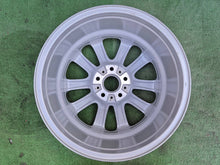 Load image into Gallery viewer, 1x Alufelge 18 Zoll 5x120 6790173 BMW 5 F11 F10 Rim Wheel FEL2840436977xd