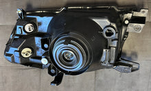 Load image into Gallery viewer, Frontscheinwerfer Mitsubishi Pajero I 100-87507 Rechts Scheinwerfer Headlight SCH8835279361sd