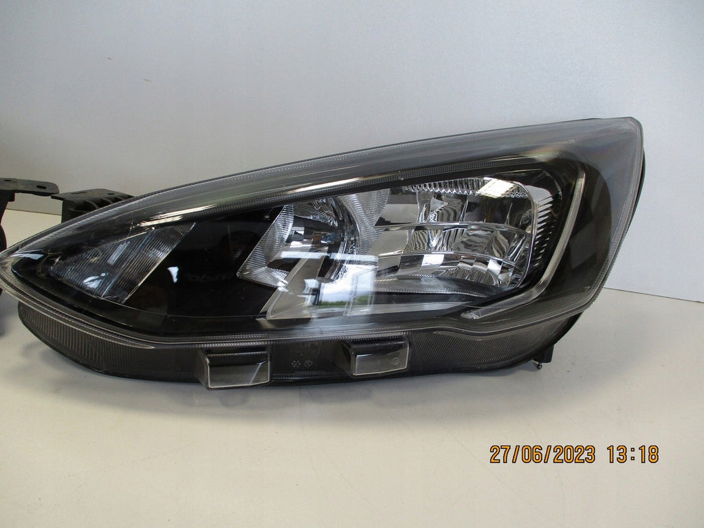 Frontscheinwerfer Ford Focus MX7B13E015CC LED Ein Stück (Rechts oder Links)