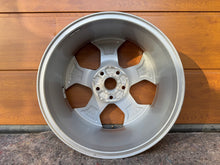 Laden Sie das Bild in den Galerie-Viewer, 1x Alufelge 17 Zoll 7.0" 5x112 40ET Glanz Silber 5FJ071497D Seat Tarraco FEL4381551721jr