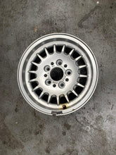 Load image into Gallery viewer, 1x Alufelge 14 Zoll 6.5&quot; 5x120 1125695 BMW E28 Rim Wheel