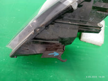 Laden Sie das Bild in den Galerie-Viewer, Frontscheinwerfer Opel Zafira B A 13252473 Rechts Scheinwerfer Headlight