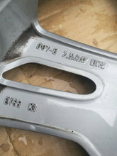 Laden Sie das Bild in den Galerie-Viewer, 1x Alufelge 17 Zoll 7.5&quot; 5x108 55ET 31302112 Volvo Rim Wheel