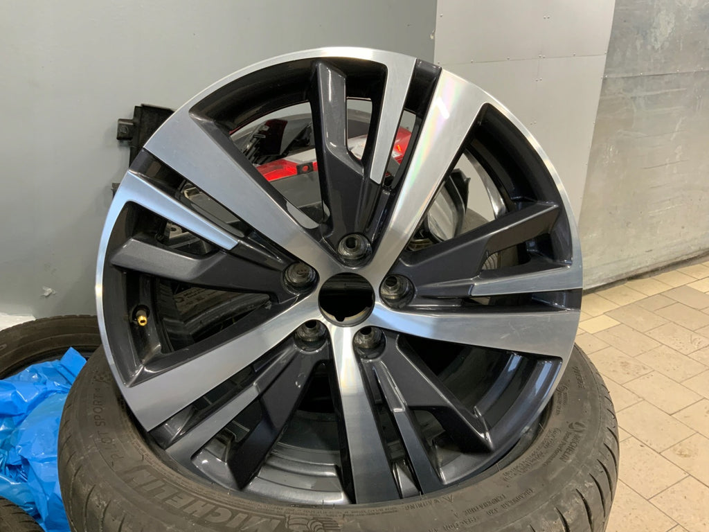 1x Alufelge 18 Zoll 7.5" 5x108 49ET Glanz Schwarz 9809687377 Peugeot 5008 I FEL4690639709rz