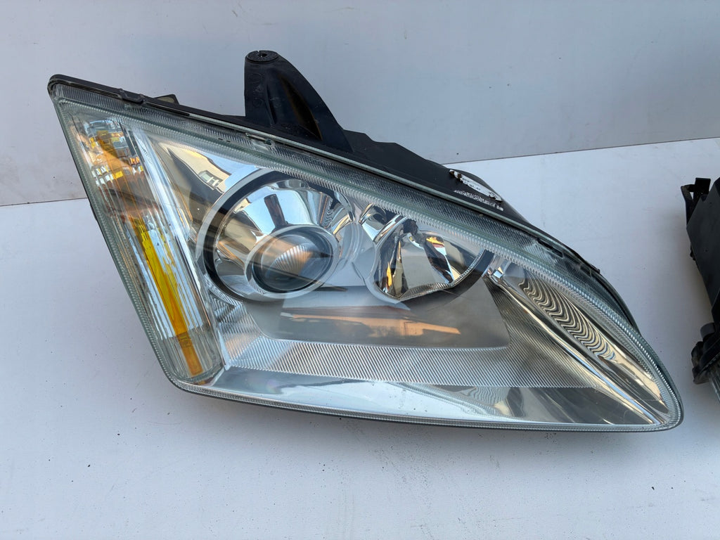 Frontscheinwerfer Ford Focus 4M51-13W030-E0 Xenon Ein Satz Headlight SCH3417839373ca