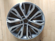 Laden Sie das Bild in den Galerie-Viewer, 1x Alufelge 18 Zoll 7.0&quot; 5x112 45ET Glanz Grau 2GA601025 Mg T-Roc Rim Wheel