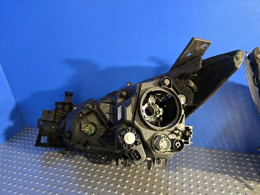 Frontscheinwerfer Mazda III BHR251040 Xenon Ein Stück (Rechts oder Links)