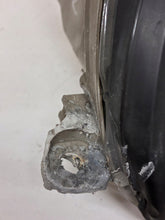 Laden Sie das Bild in den Galerie-Viewer, Frontscheinwerfer Mercedes-Benz W203 A2038203781 Links Scheinwerfer Headlight SCH8548879887uw