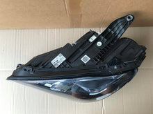 Laden Sie das Bild in den Galerie-Viewer, Frontscheinwerfer Mercedes-Benz Gle A1679065806 LED Rechts oder Links