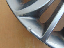 Laden Sie das Bild in den Galerie-Viewer, 1x Alufelge 17 Zoll 6.5&quot; 5x114.3 Glanz Silber 52910-2Y650 Hyundai Ix35 Rim Wheel