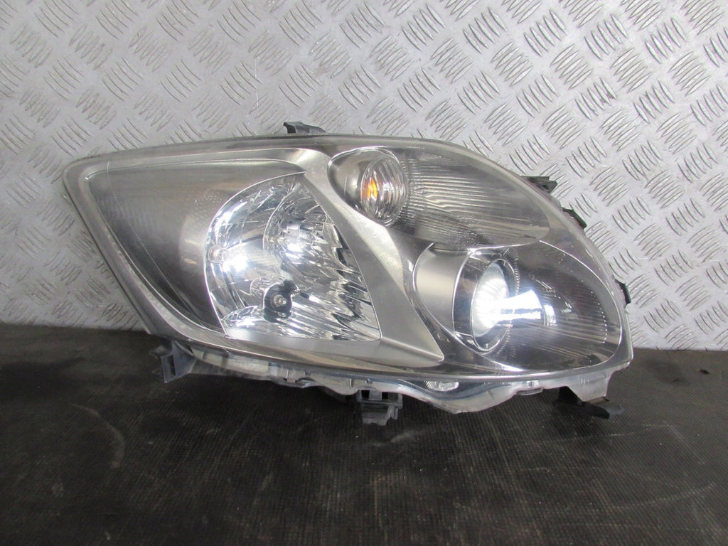 Frontscheinwerfer Toyota Auris 81110-02520 Rechts Scheinwerfer Headlight