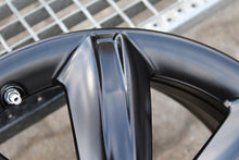 Laden Sie das Bild in den Galerie-Viewer, 1x Alufelge 17 Zoll 6.5&quot; 5x112 39ET 6891815 Mini Rim Wheel