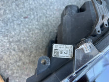 Laden Sie das Bild in den Galerie-Viewer, Frontscheinwerfer Toyota Corolla 81150-02S60 Links Scheinwerfer Headlight SCH5129043297gf