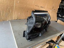 Laden Sie das Bild in den Galerie-Viewer, Frontscheinwerfer Mercedes-Benz Eqc A2939062701 Links Scheinwerfer Headlight SCH4549120887xm