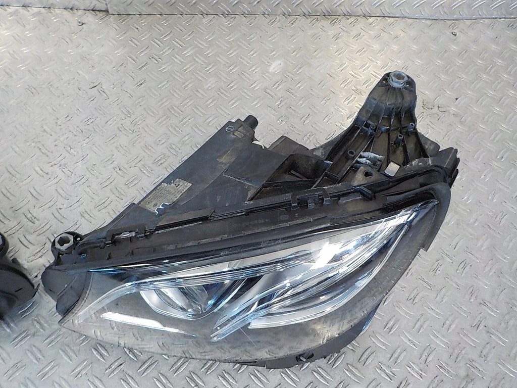 Frontscheinwerfer Mercedes-Benz W213 A2139067506 Ein Stück (Rechts oder Links) SCH9470110985yz