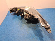 Laden Sie das Bild in den Galerie-Viewer, Frontscheinwerfer Toyota Corolla 81110-02T30-00 Rechts Scheinwerfer Headlight SCH4724461975pd