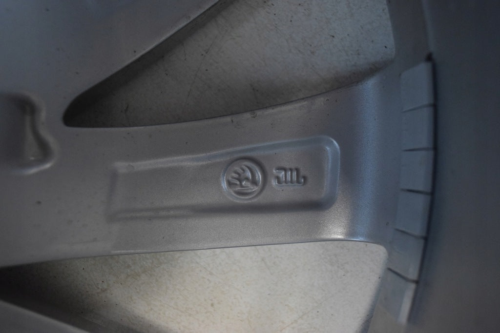 1x Alufelge 18 Zoll 7.5" 5x112 48ET Glanz Silber 5E3601025 Skoda Octavia 5e3 Iv FEL5886997140su