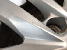 Load image into Gallery viewer, 1x Alufelge 16 Zoll 6.5" 5x120 7E0601025N VW Transporter Caravelle Rim Wheel FEL1581609386zh