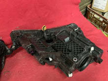 Laden Sie das Bild in den Galerie-Viewer, Frontscheinwerfer Skoda Superb III 3V1941016A 3V1941015A Xenon Rechts oder Links