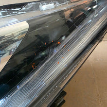 Load image into Gallery viewer, Frontscheinwerfer Toyota Corolla 81150-02L70 Links Scheinwerfer Headlight SCH5356640183ug