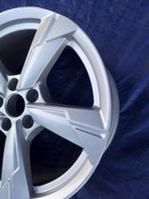 Load image into Gallery viewer, 1x Alufelge 18 Zoll 8.0" 5x112 39ET Glanz Silber 4K0601025 Audi A6 C8 Rim Wheel FEL6058640917yw