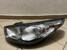 Laden Sie das Bild in den Galerie-Viewer, Frontscheinwerfer Hyundai Ix35 92101-2Y000 Halogen Links Scheinwerfer Headlight SCH7173157786st