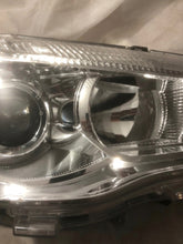 Laden Sie das Bild in den Galerie-Viewer, Frontscheinwerfer Mitsubishi Asx 8301B588 Rechts Scheinwerfer Headlight