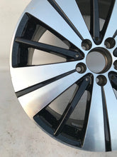 Laden Sie das Bild in den Galerie-Viewer, 1x Alufelge 18 Zoll 7.5&quot; 5x112 52ET A2464011800 Mercedes-Benz Rim Wheel