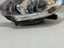 Laden Sie das Bild in den Galerie-Viewer, Frontscheinwerfer Mitsubishi L200 Xenon Ein Stück (Rechts oder Links) Headlight