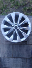 Laden Sie das Bild in den Galerie-Viewer, 1x Alufelge 19 Zoll 8.0" 5x112 45ET Glanz Silber 5LA601025AP Skoda Kodiaq FEL9714391357tx