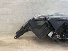 Laden Sie das Bild in den Galerie-Viewer, Frontscheinwerfer Mitsubishi Eclipse Cross W3153 LED Rechts Headlight