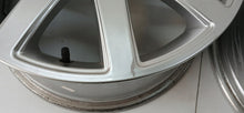 Laden Sie das Bild in den Galerie-Viewer, 4x Alufelge 17 Zoll 7.5" 5x112 43ET Glanz Silber 8D0601025AD Audi C5 A4 B6 B7 FEL6808013507dt