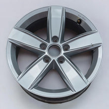 Laden Sie das Bild in den Galerie-Viewer, 1x Alufelge 16 Zoll 6.5&quot; 5x112 33ET Glanz Silber 7N0071496C Vw Rim Wheel