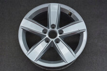 Laden Sie das Bild in den Galerie-Viewer, 1x Alufelge 16 Zoll 6.5&quot; 5x112 33ET Glanz Silber 7N0071496C Vw Rim Wheel