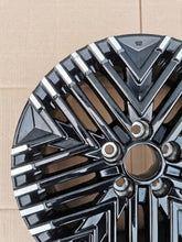 Load image into Gallery viewer, 1x Alufelge 17 Zoll 6.5&quot; 5x114.3 45ET Glanz Schwarz R337653 Nissan Leaf