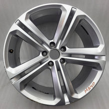 Laden Sie das Bild in den Galerie-Viewer, 1x Alufelge 19 Zoll 9.0" 5x112 33ET Glanz Silber 5N0601025T VW Tiguan Rim Wheel FEL2511782383ed