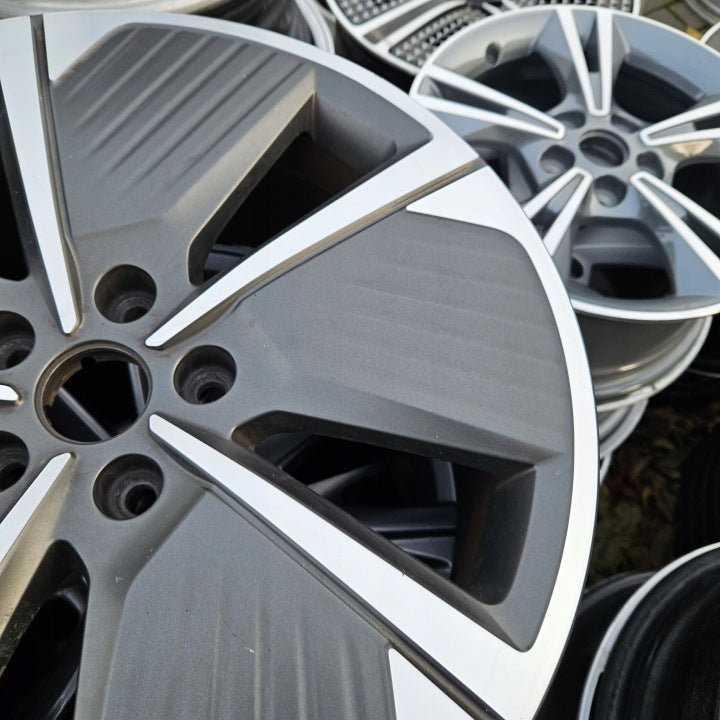 1x Alufelge 18 Zoll 7.5" 5x112 46ET Glanz 5FA601025K Mg Leon Rim Wheel FEL8320996597wh