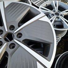Laden Sie das Bild in den Galerie-Viewer, 1x Alufelge 18 Zoll 7.5" 5x112 46ET Glanz 5FA601025K Mg Leon Rim Wheel FEL8320996597wh