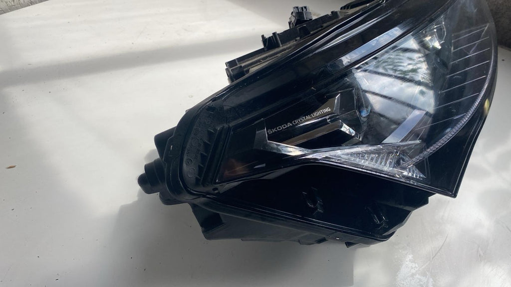 Frontscheinwerfer Skoda Enyaq 5LB941016G- Full LED Ein Stück (Rechts oder Links)