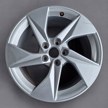 Load image into Gallery viewer, 1x Alufelge 17 Zoll 8.0&quot; 5x112 46ET Glanz Silber 8Y0601025 Audi Rim Wheel