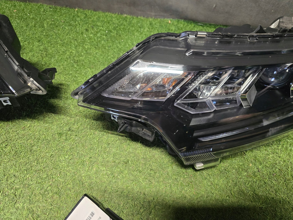 Frontscheinwerfer Mitsubishi Outlander III 8301D3-31 Full LED Ein Satz Headlight