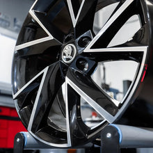 Load image into Gallery viewer, 4x Alufelge 19 Zoll 8.0" 5x112 44ET 3V0601025AP Audi Mg I Superb Octavia FEL6248542181ik