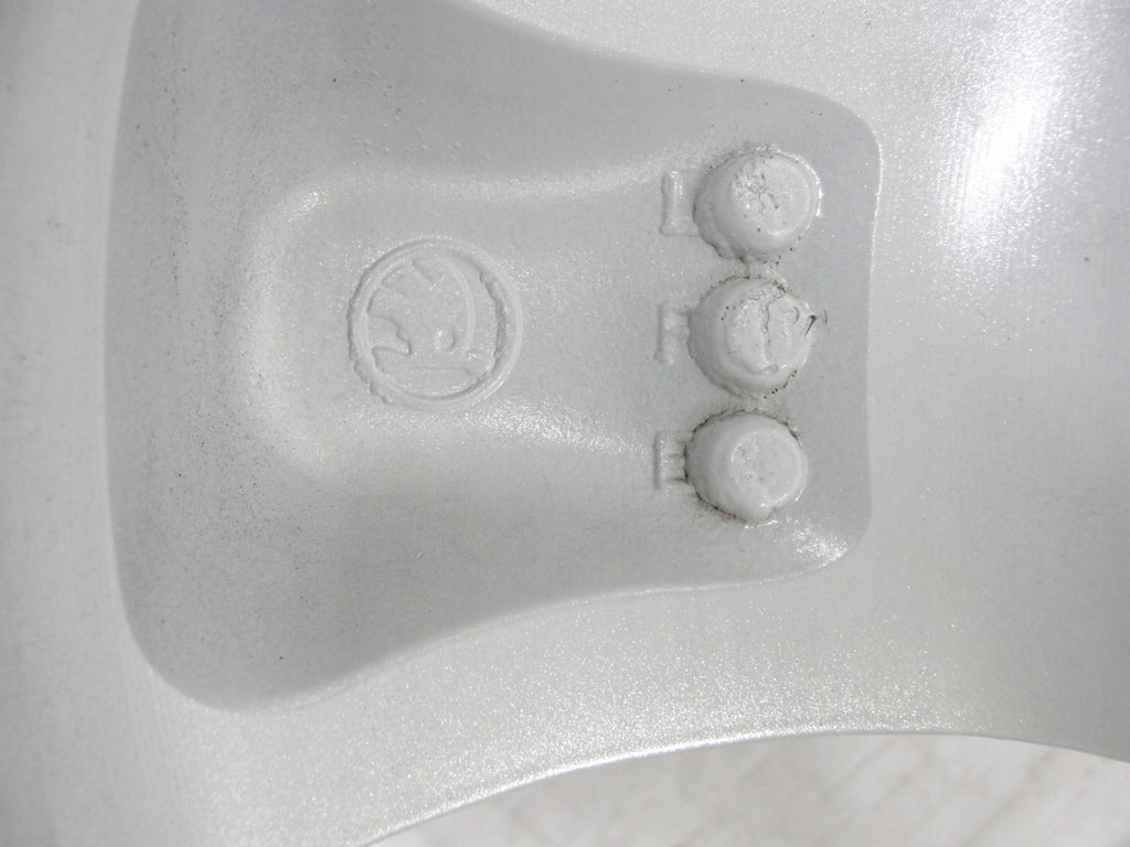 1x Alufelge 15 Zoll 6.0" 5x100 43ET Glanz Silber 5J0601025 Skoda Roomster FEL6395573140yi