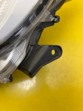 Laden Sie das Bild in den Galerie-Viewer, Frontscheinwerfer Toyota 4 Yaris EUK0-8 LED Links Scheinwerfer Headlight SCH6316451473yd