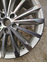 Laden Sie das Bild in den Galerie-Viewer, 1x Alufelge 18 Zoll 7.0" 5x112 43ET 565601025E Skoda Kodiaq Rim Wheel FEL4592990269za