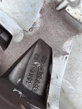 Load image into Gallery viewer, 1x Alufelge 15 Zoll 6.0&quot; 4x100 48ET Glanz Silber 52910-K7100 Hyundai I10 III I20