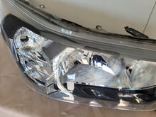 Laden Sie das Bild in den Galerie-Viewer, Frontscheinwerfer Toyota Hilux VIII 1EJ-923364-040 Rechts Scheinwerfer Headlight SCH3946517238hv